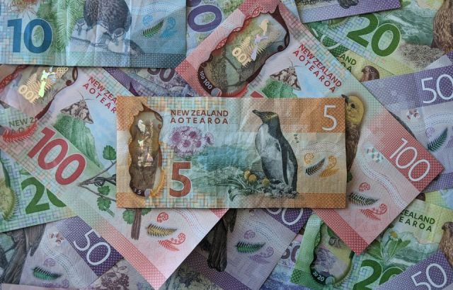 IRD fails to communicate student loan interest rate changes to Kiwis living abroad 