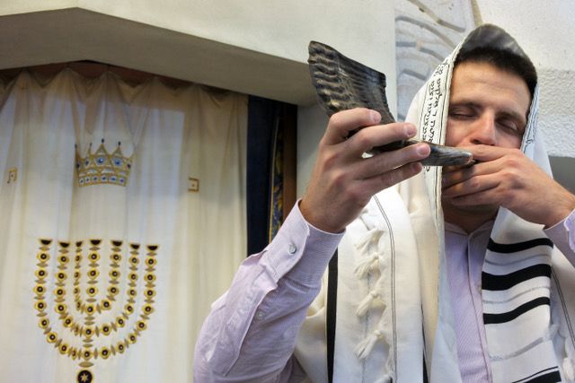 Jewish call to prayer poses a dilemma for upcoming rituals during Covid 
