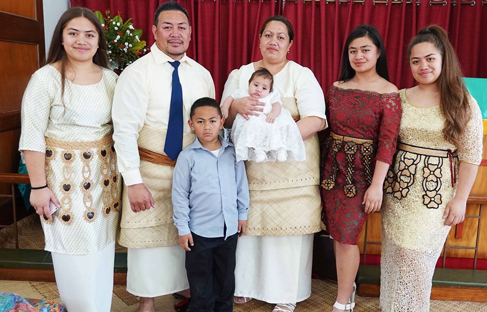 Treatment for Mum's deadly anaemia leads to birthday party for Tongan family 